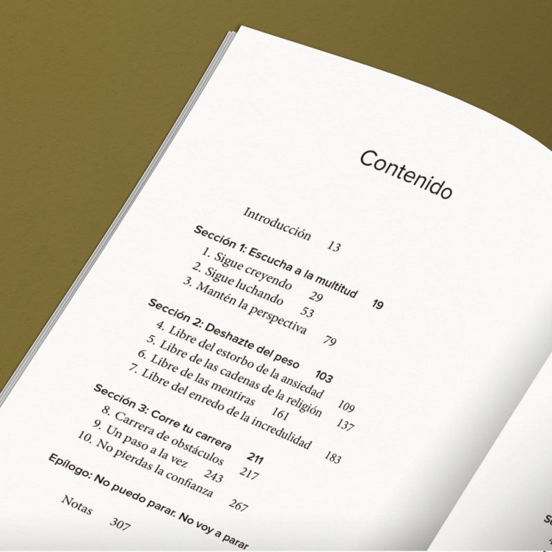 Página de contenido de un libro en español con el título 'Contenido' en la parte superior y capítulos enfocados en superación personal como 'Escucha a la multitud', 'Desátate del peso', y 'Corre tu carrera'.