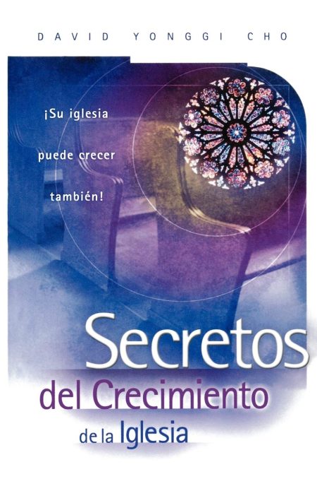 Portada de libro con el título Secretos del Crecimiento de la Iglesia por David Yonggi Cho.  un vitral circular con un patrón colorido en la parte superior y asientos de iglesia en tonos azules y púrpura.
