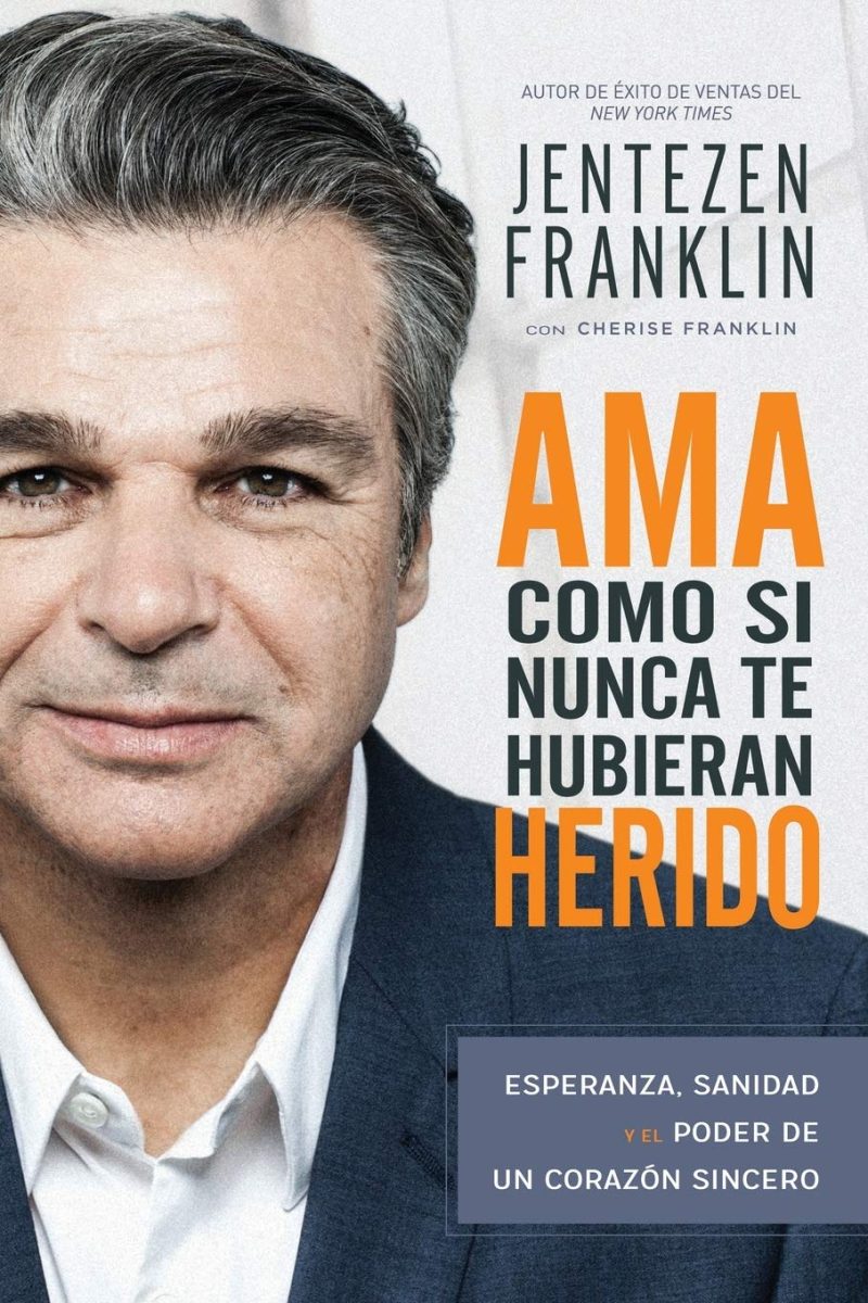 Portada de libro con la imagen de un hombre maduro sonriendo y el título AMA COMO SI NUNCA TE HUBIERAN HERIDO. ESPERANZA, SANIDAD Y EL PODER DE UN CORAZÓN SINCERO, con texto adicional que indica que el autor es un éxito de ventas del New York Times.