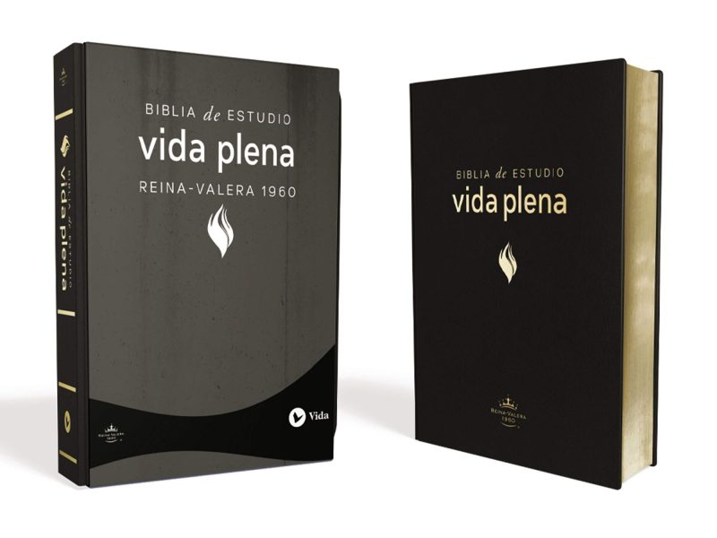 Dos ejemplares de la Biblia de Estudio Vida Plena sobre fondo blanco, mostrando uno de frente y otro de lado.