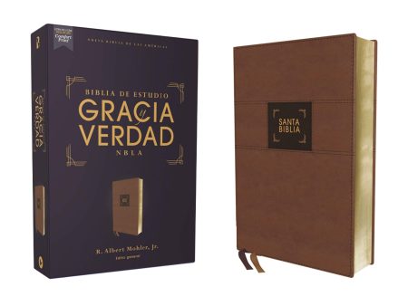 Imagen de una Biblia de estudio 'Gracia y Verdad' en su caja de presentación a la izquierda y la misma Biblia fuera de su caja a la derecha, mostrando la cubierta marrón.