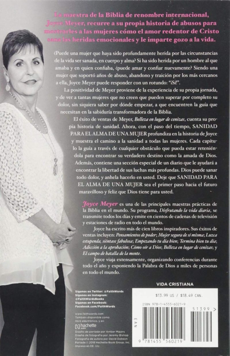 Fotografía en blanco y negro de la autora Joyce, destacada en una promoción de libro con texto en español que describe su historia y su trabajo ayudando a las mujeres a través de sus enseñanzas y experiencias personales.