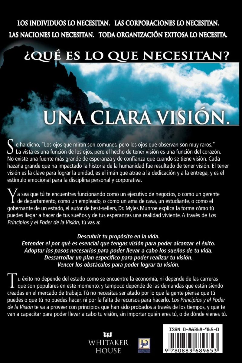 Portada de un libro titulado 'UNA CLARA VISIÓN' con cielo nublado y montañas en la parte superior, seguido de un texto motivacional sobre la importancia de tener una visión clara tanto en la vida personal como profesional. El logotipo de Whitaker House aparece en la parte inferior.