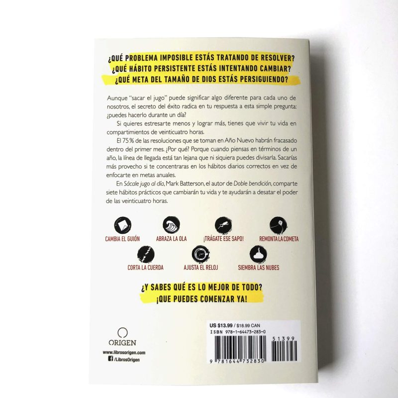 Foto de la contraportada de un libro con texto en español. Destaca preguntas motivacionales y menciona al autor Mark Batterson. Incluye una lista de tácticas con íconos y el logo de la editorial 'Origen'. Además, muestra el precio en dólares y el ISBN.