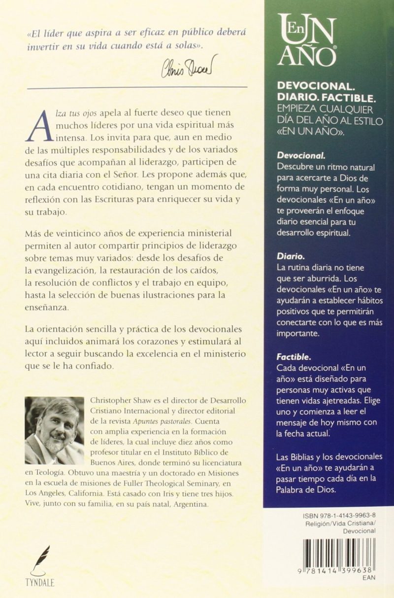 contraportada de un libro titulado En Un Año, que parece ser un devocional diario para líderes espirituales. Hay texto con detalles sobre el contenido y el autor, así como una fotografía del autor y un código de barras.
