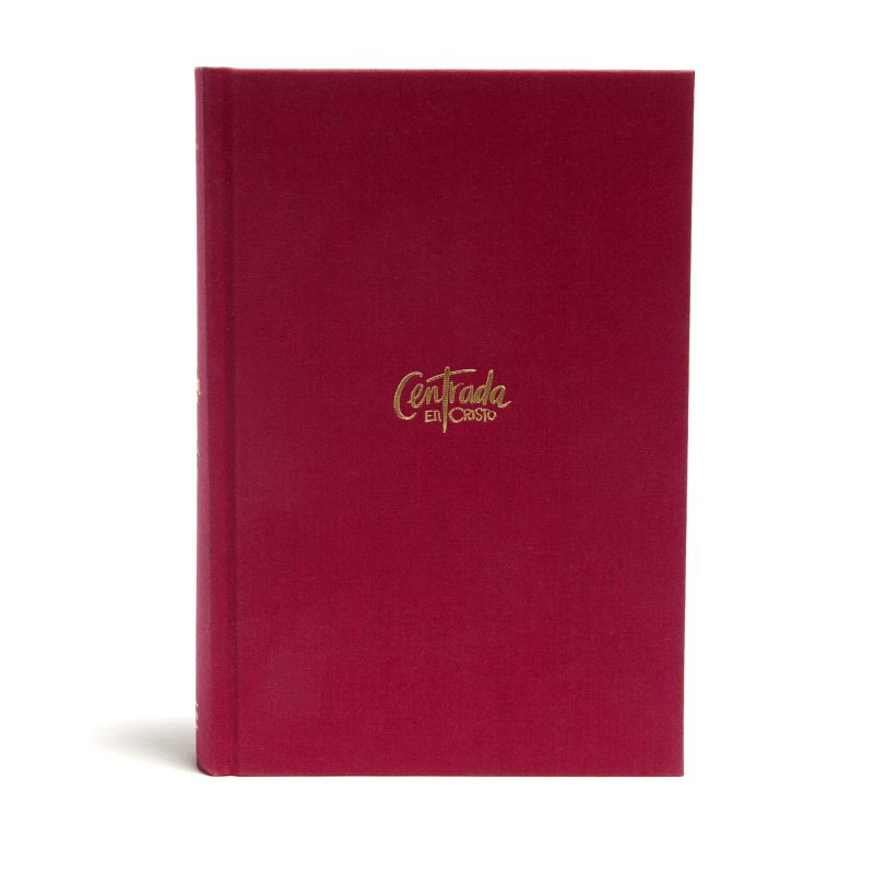 Un libro de tapa dura de color rojo vino con el título Centrada en Cristo grabado en dorado en la portada.