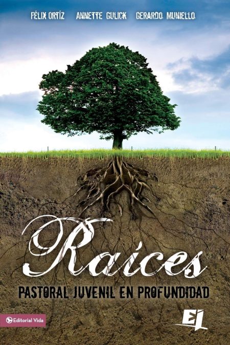 Portada del libro 'Raíces Pastoral Juvenil en Profundidad' mostrando un gran árbol frondoso con sus extensas raíces visibles en un corte transversal del suelo. Los nombres de los autores Félix Ortiz, Annette Gulick y Gerardo Muniello están en la parte superior y el logo de Editorial Vida aparece en la esquina inferior derecha.