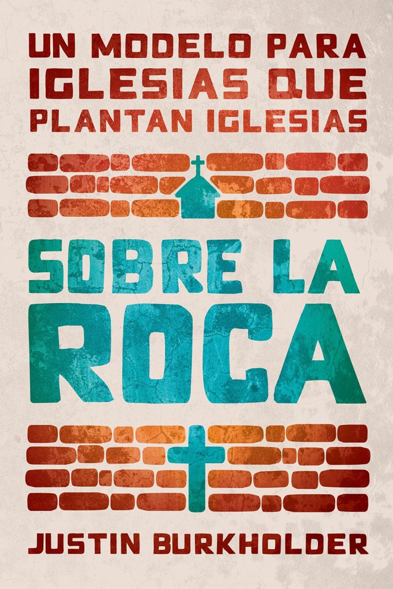 Portada de libro con un diseño gráfico que imita una pared de ladrillos rojos y un título que reza 'Un Modelo para Iglesias que Plantan Iglesias Sobre la Roca' de Justin Burkholder, con una silueta de una iglesia dibujada en uno de los ladrillos.