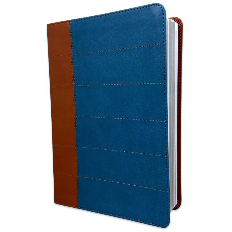 ** Cuaderno con cubierta de cuero azul y marrón, diseño elegante con costuras visibles.