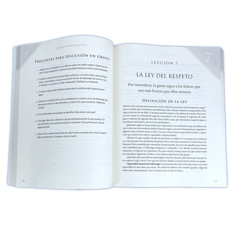 Abierto un libro que muestra dos páginas con texto en español, la página izquierda tiene el título PREGUNTAS PARA DISCUSIÓN EN GRUPO y la derecha LECCIÓN 7 LA LEY DEL RESPETO, destacando temas de liderazgo y leyes naturales de la autoridad.