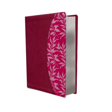La imagen muestra un libro de aspecto elegante con la portada y la contraportada revestidas en terciopelo rojo oscuro. El lomo del libro tiene un diseño distintivo, con un patrón repetido de hojas en tonos de rosa, creando un marcado contraste con la textura lisa de la portada. El libro está cerrado, sugiriendo misterio y la promesa de conocimiento que aguarda en su interior. El espesor del libro indica que podría contener una colección extensa de obras, ensayos o un compendio de conocimientos especializados.