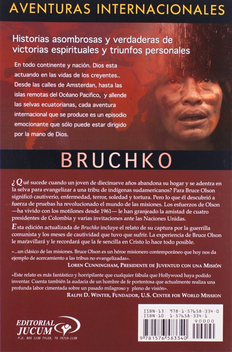 Fotografía de la parte trasera de un libro titulado Aventuras Internacionales con la palabra BRUCHKO en grande. El texto en español describe relatos de aventuras y victorias espirituales de un joven misionero en la selva. El fondo muestra una imagen parcial del rostro de un hombre indígena.