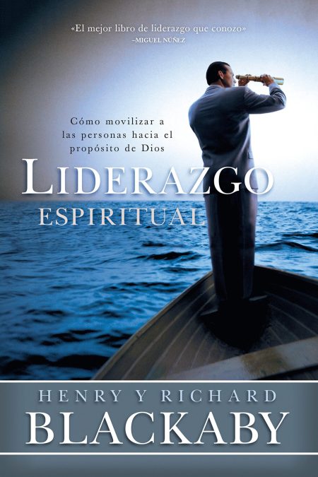  Portada de libro que muestra a una persona de espaldas tocando una flauta en la punta de una canoa sobre aguas tranquilas, con el cielo al amanecer en el fondo, y el título 'Liderazgo Espiritual' de Henry y Richard Blackaby.