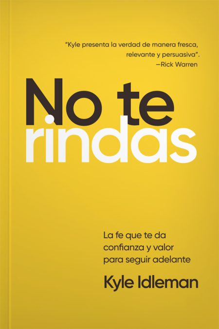 Portada del libro 'No te rindas' en fondo amarillo con texto en negro. Citación de Rick Warren y subtítulo sobre la fe y el coraje. Autor Kyle Idleman.