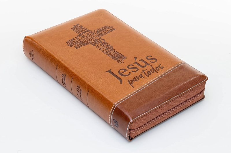 ** Imagen de una Biblia encuadernada en cuero marrón con las palabras "Jesús para todos" y una cruz en la portada.