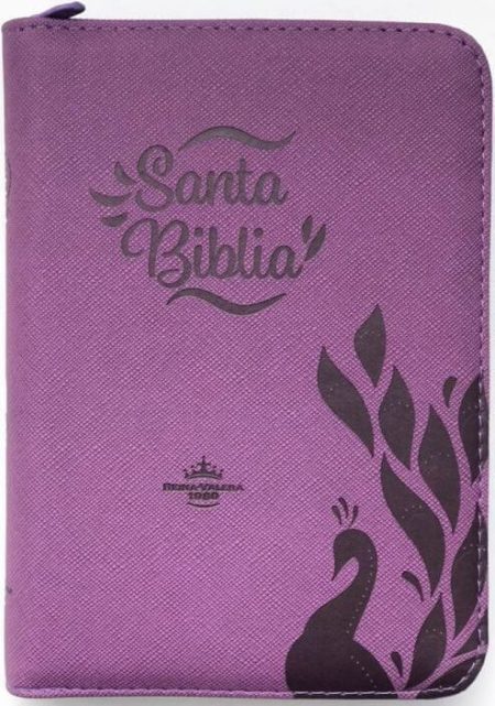 ** Biblia en cubierta de tela morada con estampado de un pavo real y la inscripción "Santa Biblia".
