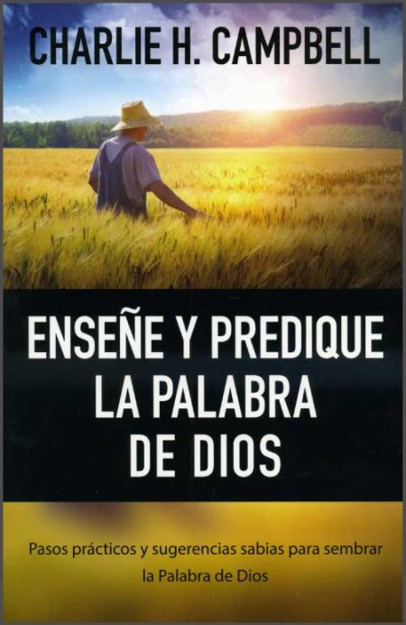 ** Hombre con sombrero de paja caminando por un campo de trigo al atardecer.