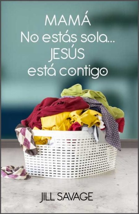 ** Canasta blanca de ropa colorida junto a mensaje de apoyo para mamás.