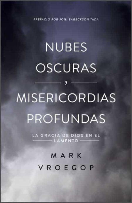 Nubes Oscuras, Misericordias Profundas" de Mark Vroegop con una imagen de nubes oscuras de fondo.