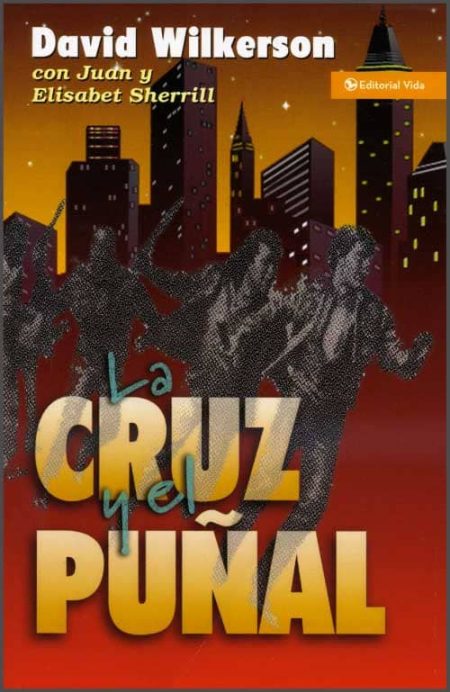 La Cruz y el Puñal" de David Wilkerson con Juán y Elisabet Sherrill, mostrando una ciudad al fondo y figuras en movimiento en tonos oscuros.