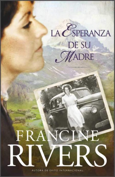 La Esperanza de su Madre" de Francine Rivers, que muestra el perfil de una mujer de cerca y una fotografía antigua de una mujer frente a un coche. Al fondo, se ve un paisaje montañoso.