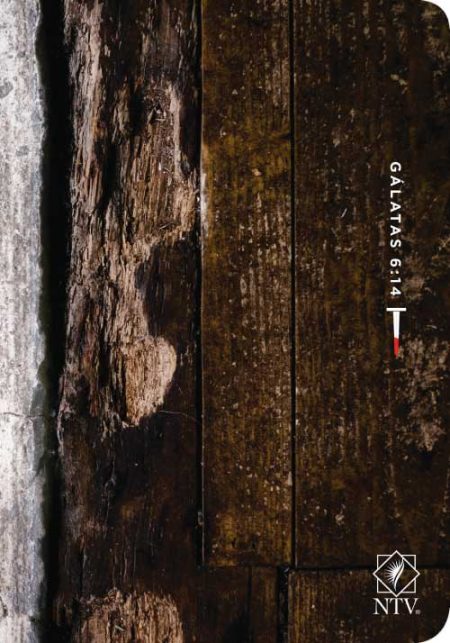 ** Imagen de la portada de la Biblia NTV, con maderas oscuras y la cita de Gálatas 6:14 acompañada de un pequeño símbolo de cruz.