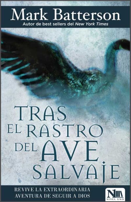 Tras el Rastro del Ave Salvaje" de Mark Batterson, con una ilustración de un ave en vuelo sobre un fondo azul.
