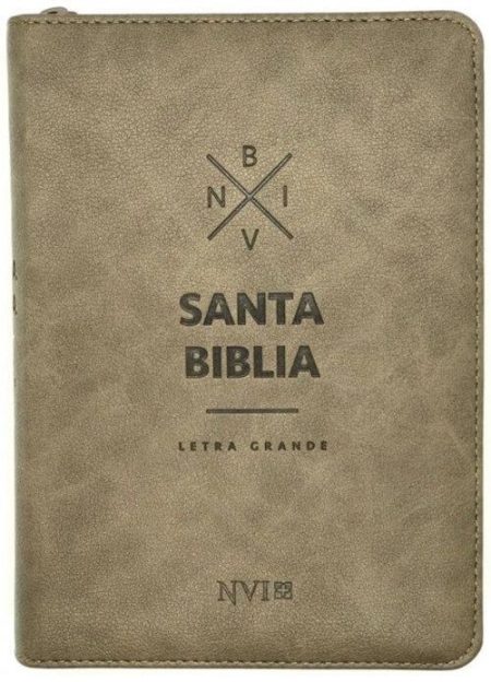 ** Portada de una Biblia de letra grande, versión NVI, con cubierta de cuero marrón.