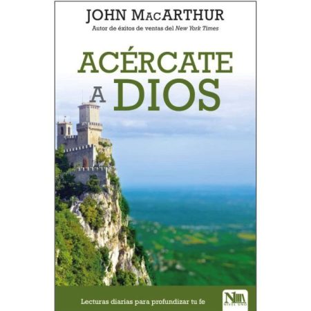 Acércate a Dios" de John MacArthur, que muestra un paisaje montañoso con una edificación en la cima y cielo despejado.
