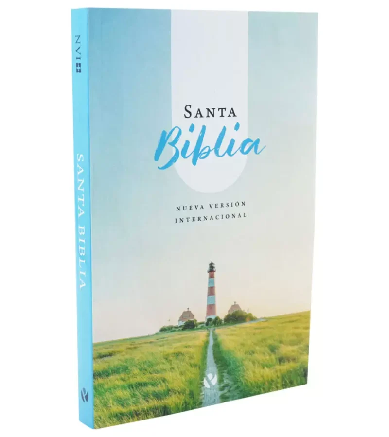 ** Portada de la Santa Biblia, Nueva Versión Internacional, con una imagen de un faro rodeado de campos verdes.