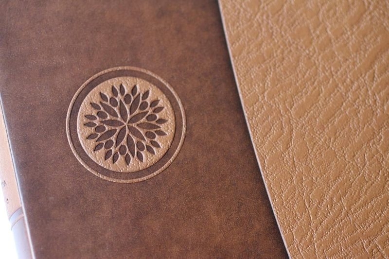 Biblia RVR60Tamaño GrandeImitacion PielMarronCremallera 1