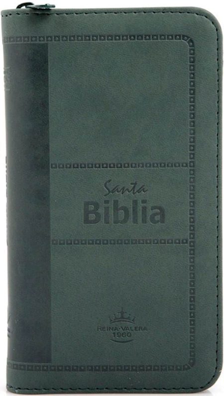 ** Una Biblia de bolsillo de color verde con cremallera, portada grabada con la inscripción "Santa Biblia".