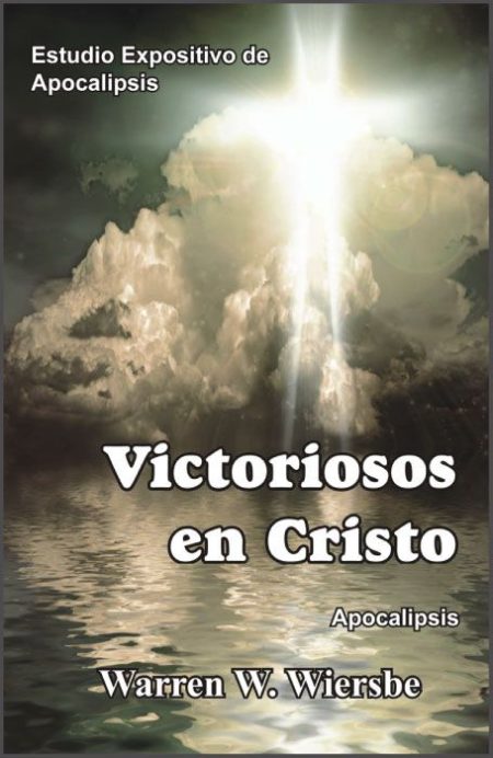 Victoriosos en Cristo" de Warren W. Wiersbe con una imagen celestial de luz y nubes.