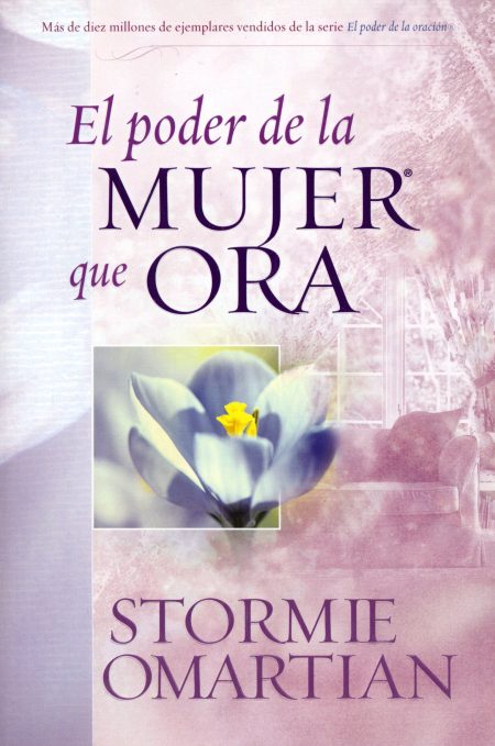 El poder de la mujer que ora" de Stormie Omartian, con una imagen de una flor.