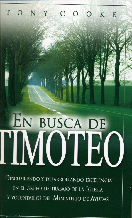 En busca de Timoteo" de Tony Cooke, mostrando una carretera arbolada bajo un cielo nublado.