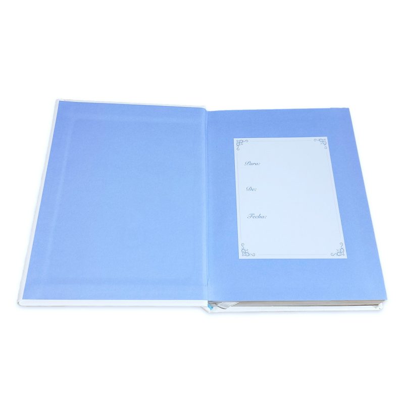 ** Libro de firmas con cubierta azul abierto mostrando una página con espacio para nombres.