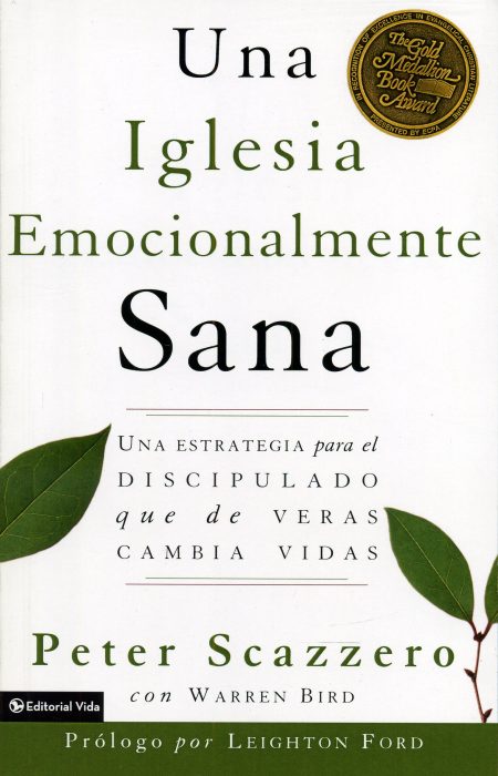 Una Iglesia Emocionalmente Sana" de Peter Scazzero, con diseño limpio y detalles en hojas verdes.