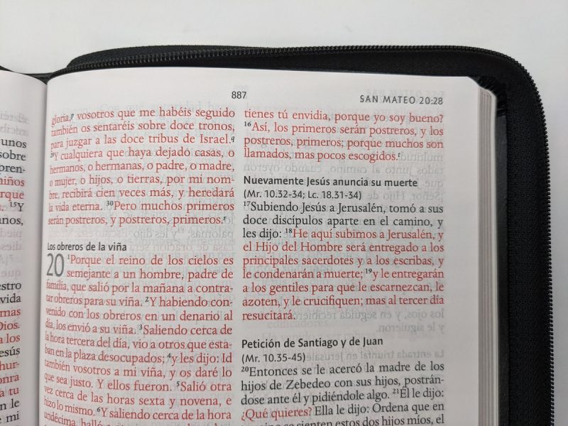 Biblia RVR 1960 Letra Grande Imitación Piel Negra con Cierre - Image 2