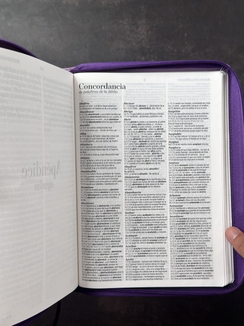 Biblia RVR 1960 Letra Súper Gigante Tricolor Lila Morado Negro Símil Piel con Índice con Cierre - Image 6