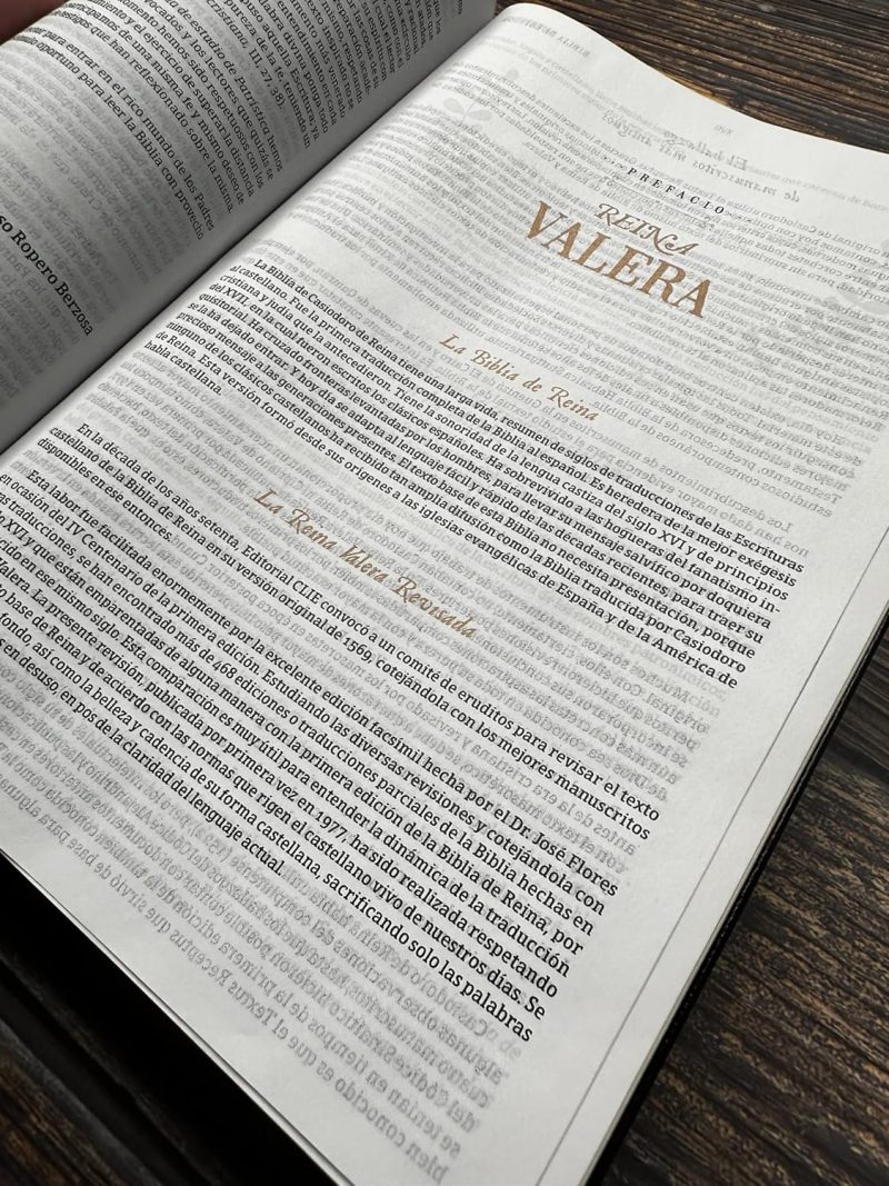 Biblia RVR 1977 de Estudio Patrística Café Símil Piel - Image 4