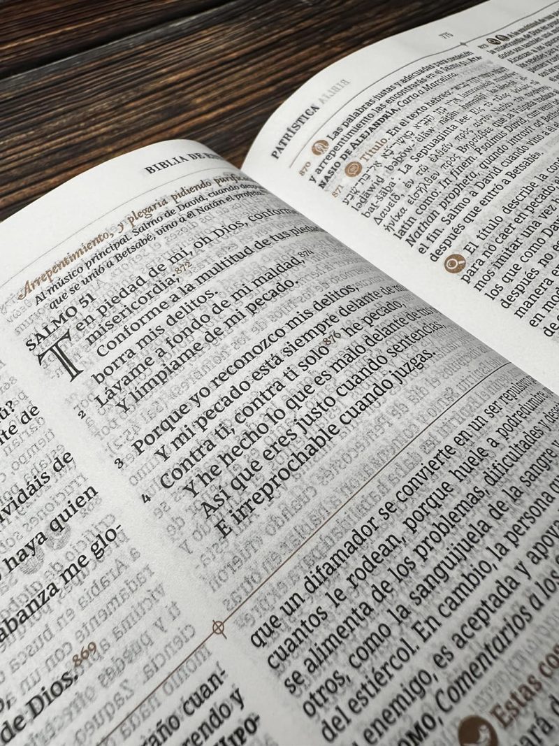 Biblia RVR 1977 de Estudio Patrística Café Símil Piel - Image 5