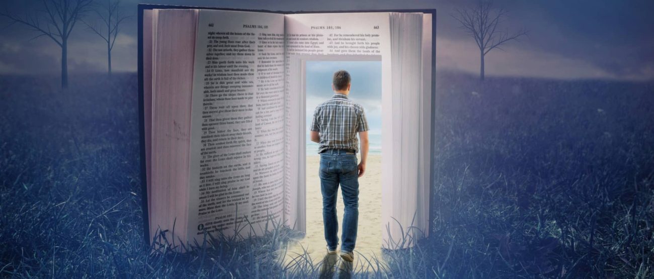 Estrategias Bíblicas para Defender Tu Fe: Guía para Jóvenes y Adultos 5 Persona entrando simbólicamente a través de una Biblia abierta, hacia la luz.