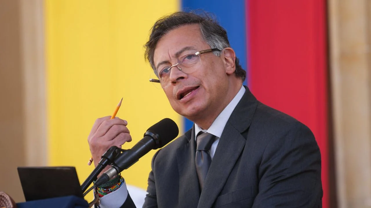 El Conflicto en el Medio Oriente y la Reconfiguración del Cristianismo Político en Colombia (2024–2026) 3 Gustavo Petro en alocucion El Conflicto en el Medio Oriente y la Reconfiguración del Cristianismo Político en Colombia (2024–2026)